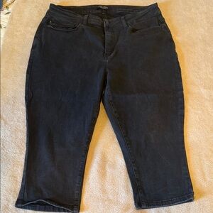 Judy Blue Women's Midnight Black Capri Cut Jeans